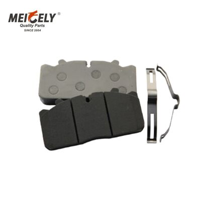 Penggantian langsung Mack Brake Pad dengan bahan gesekan berkualitas tinggi untuk umur panjang